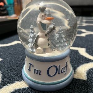 Olaf snow globe